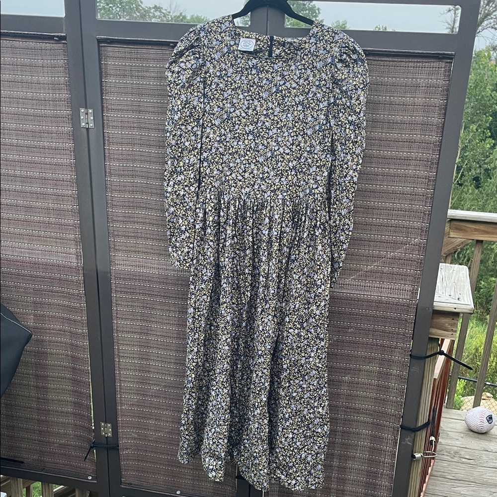 Vintage 1980 Laura Ashley 100% cotton dress size 8, no flaws, non-smoking home